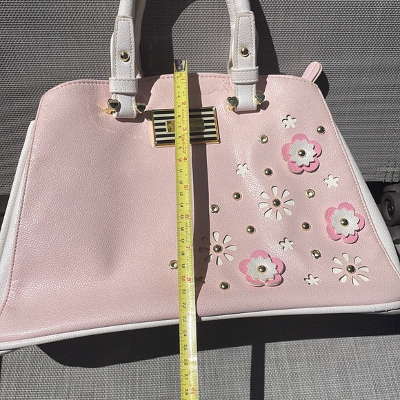 Unique Betsey Johnson Baby Pink Flower Purse - Picture 16 of 16